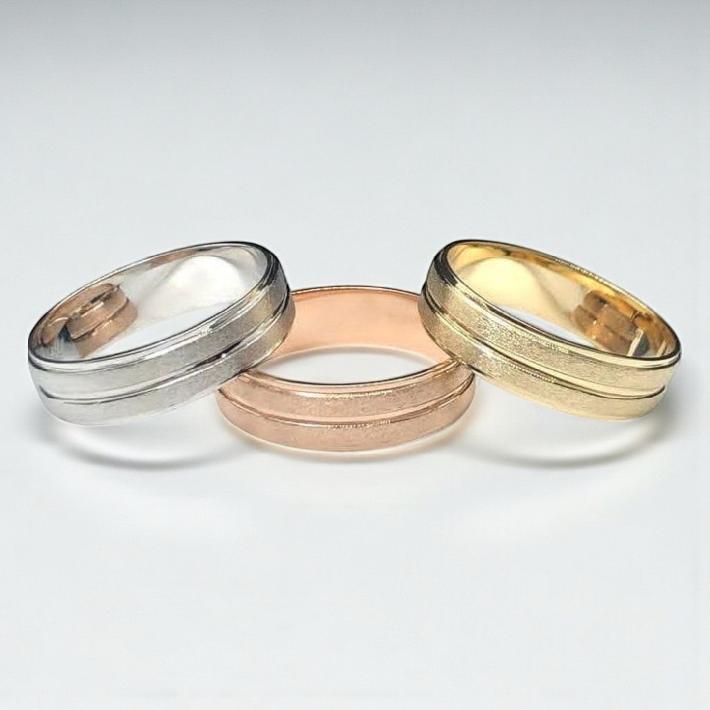 6mm Midline Sandblast Band in 18KT Gold