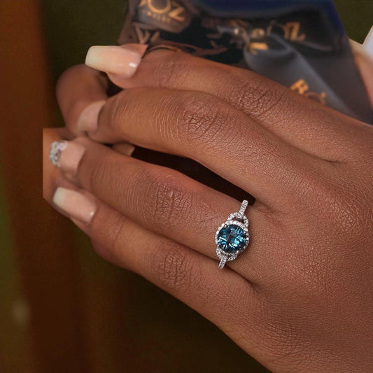 Aphrodite Engagement Ring in 18KT Gold