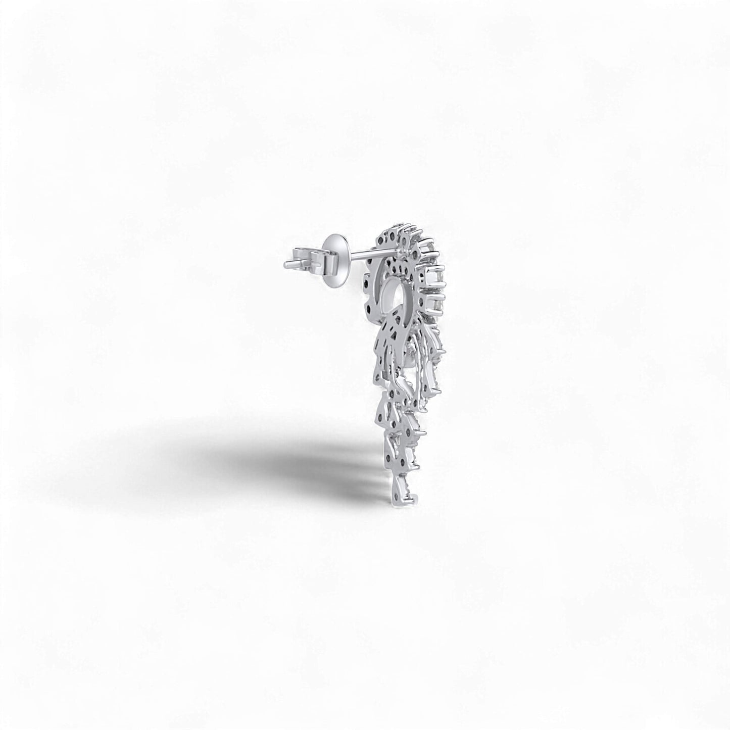 Arit Diamond Stud Earrings in 18KT Gold