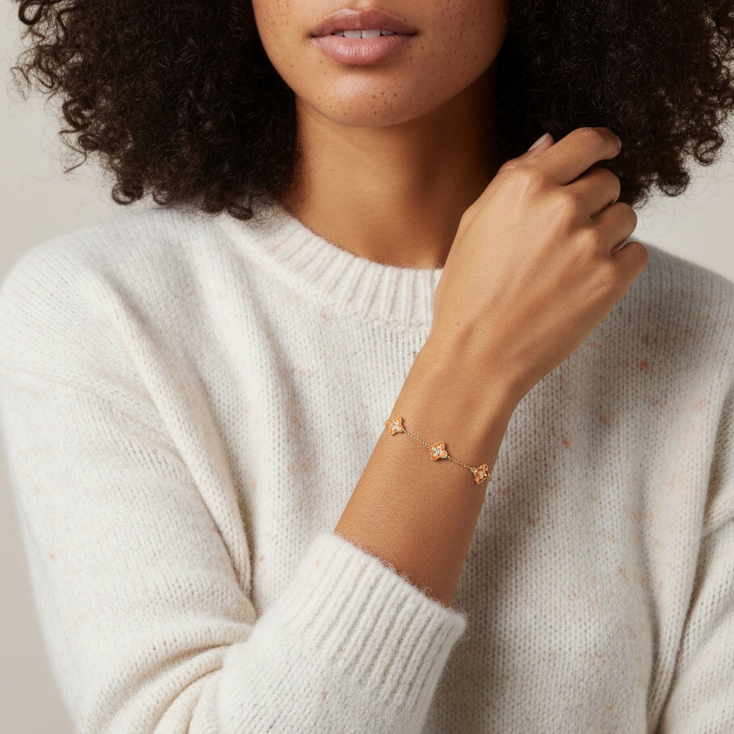 6 Clover Dual Diamond Bracelet in 18KT Gold