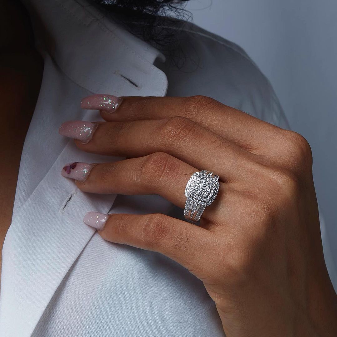 Omoni Cushion Cluster Natural Diamond Engagement Ring in 18K Gold